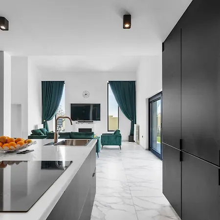 Ulysses -private Pool, Sauna & Jacuzzi