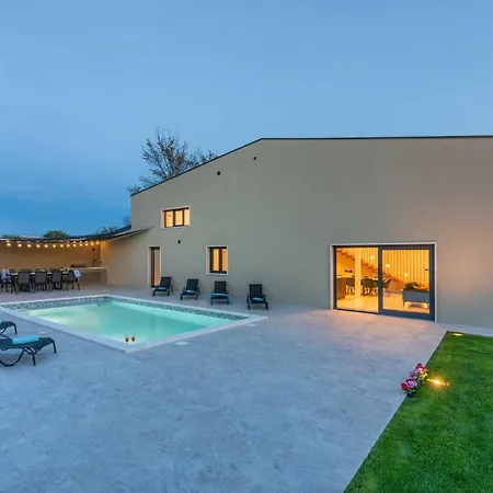 Ulysses -private Pool, Sauna & Jacuzzi Villa Vodnjan