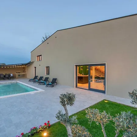 Ulysses -private Pool, Sauna & Jacuzzi Villa Vodnjan