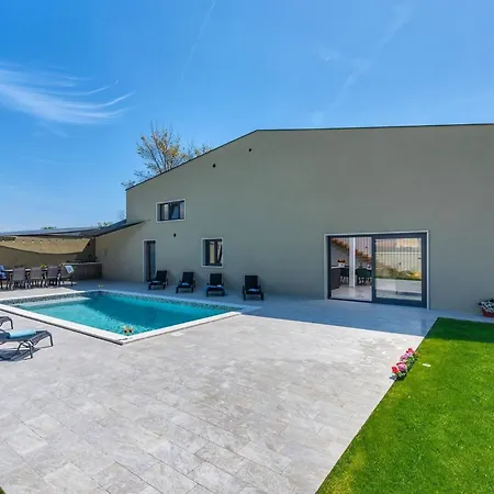 Ulysses -private Pool, Sauna & Jacuzzi *