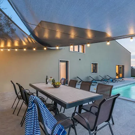 Ulysses -private Pool, Sauna & Jacuzzi *