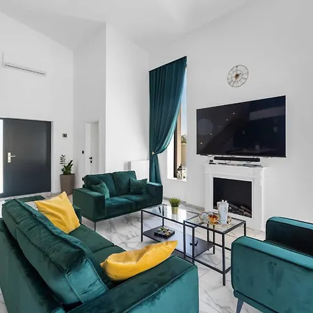 Ulysses -private Pool, Sauna & Jacuzzi Villa